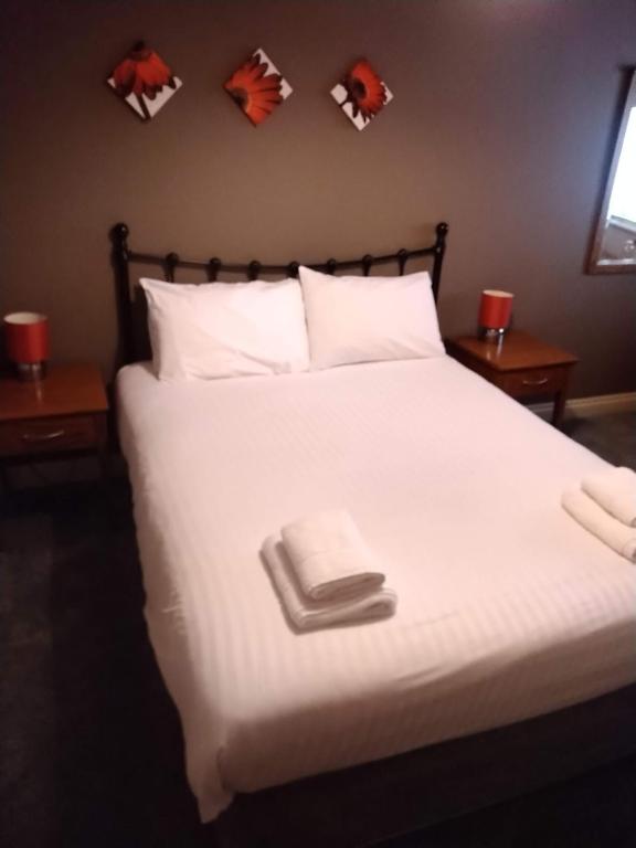 Victoria Cloisters Apartments - Two-Bedroom Apartment Double/Twin Bed (maximum 4)
