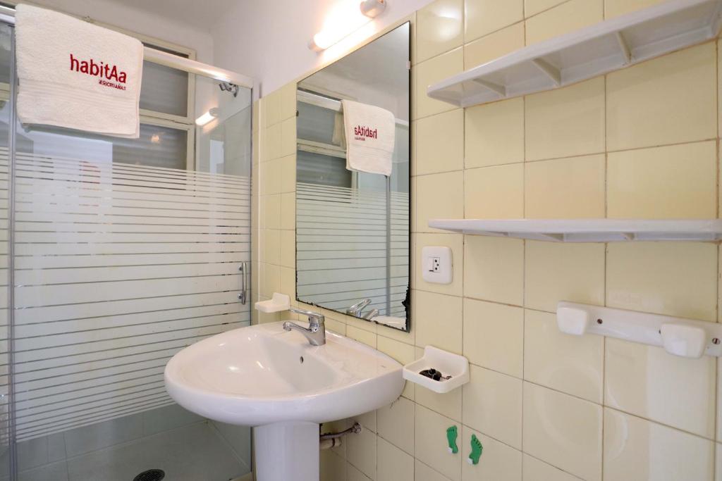 Kúpeľňa v ubytovaní Creu de sant pol, apartamento 2 pax a pocos metros Playa Sant Pol F30066