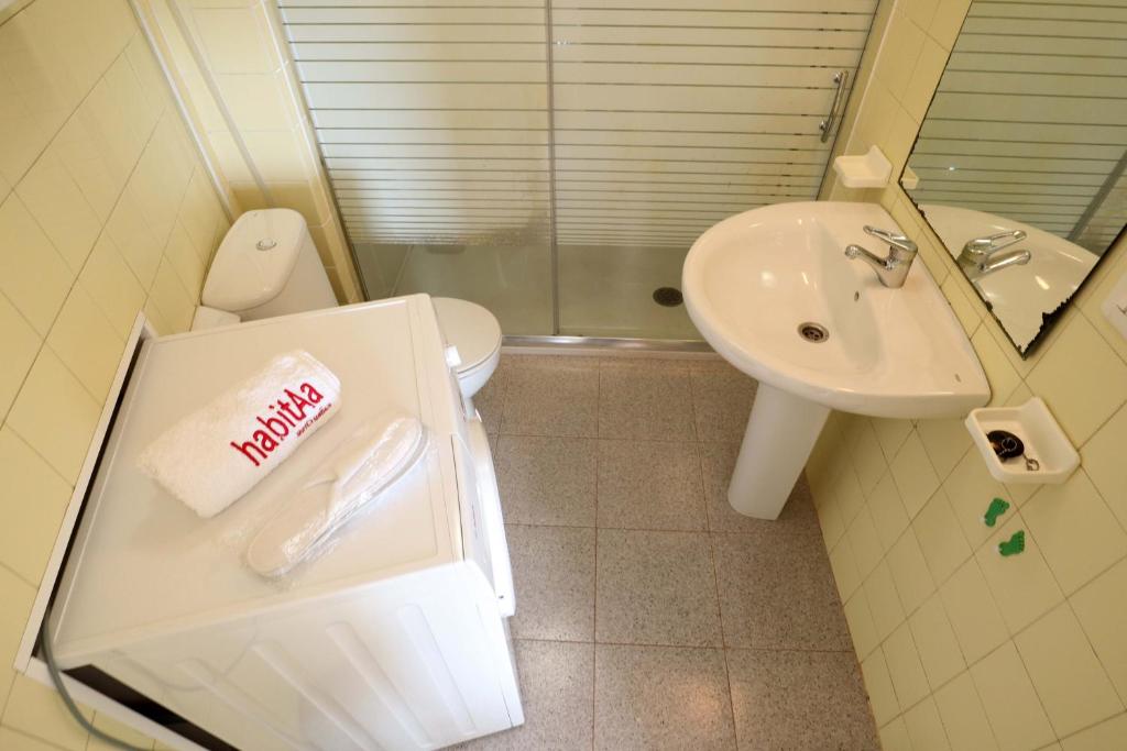 Kúpeľňa v ubytovaní Creu de sant pol, apartamento 2 pax a pocos metros Playa Sant Pol F30066