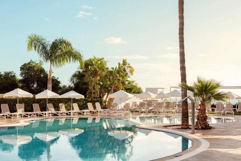 Bazén v ubytování Lantiana Gardens ApartHotel nebo v jeho okolí