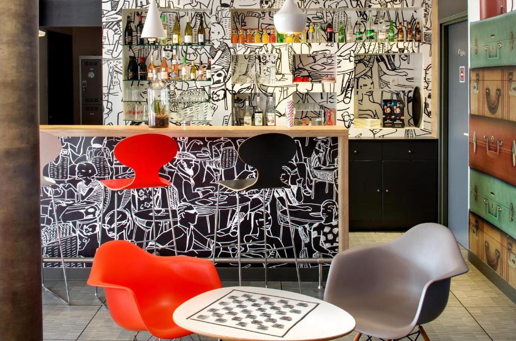 Lounge nebo bar v ubytování ibis Clermont Ferrand Nord Riom