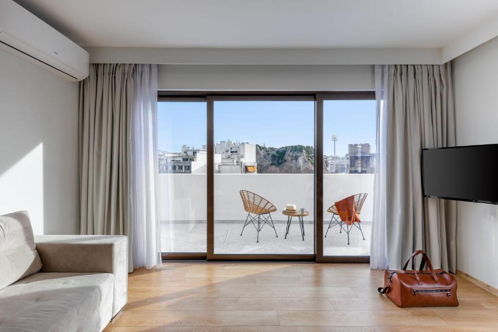 Filopappou Hill Suites by Athens Stay - 带热水浴缸的套房