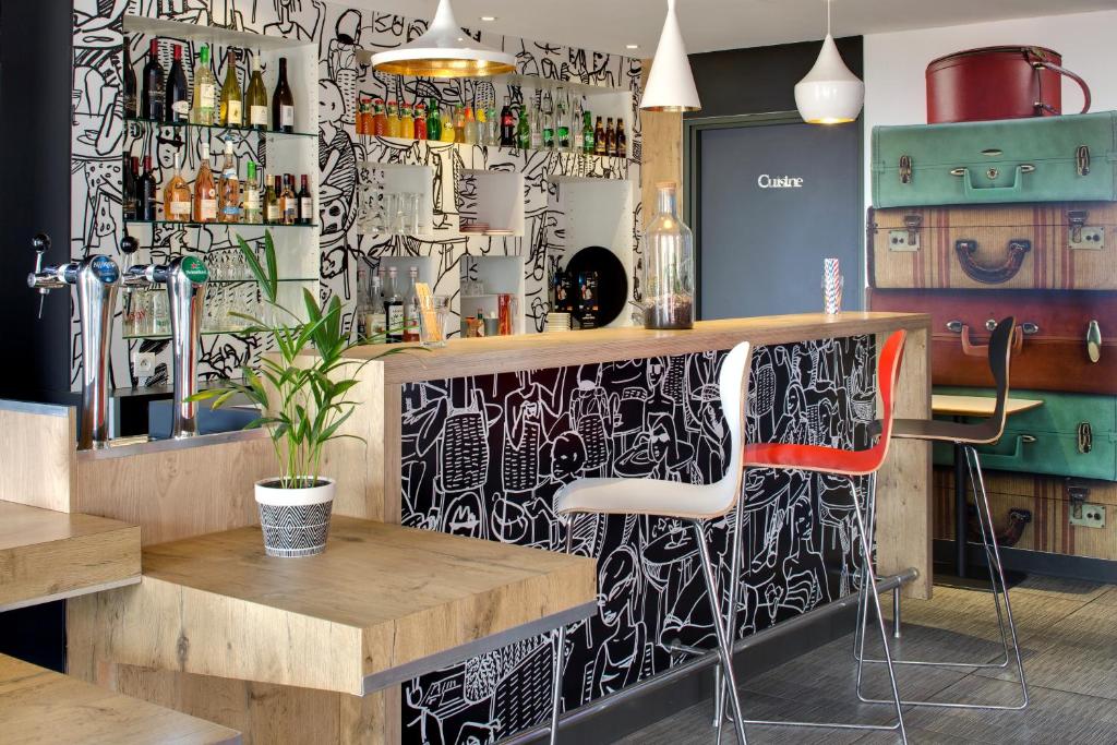 Lounge nebo bar v ubytování ibis Clermont Ferrand Nord Riom