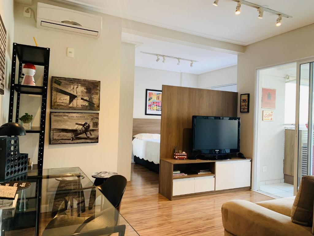  Apartamento a 200 metros da Paulista com AC