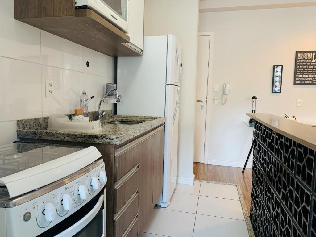  Apartamento a 200 metros da Paulista com AC