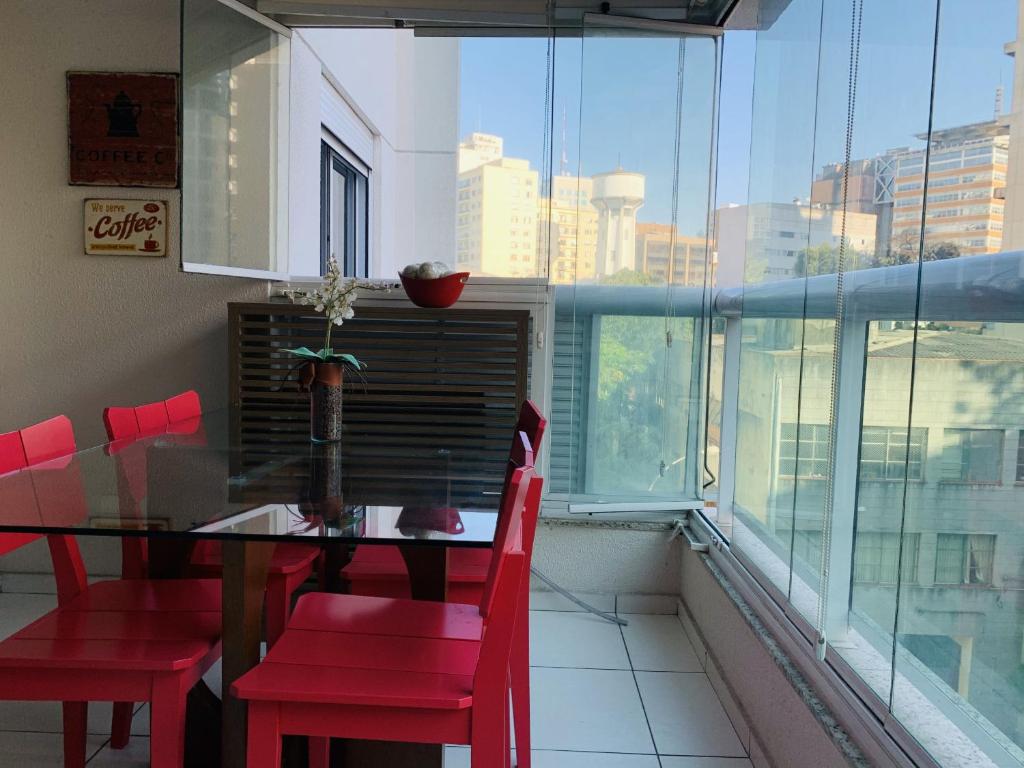  Apartamento a 200 metros da Paulista com AC