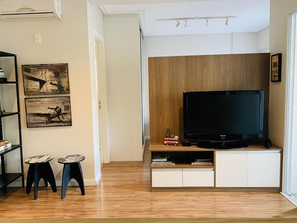 Apartamento a 200 metros da Paulista com AC