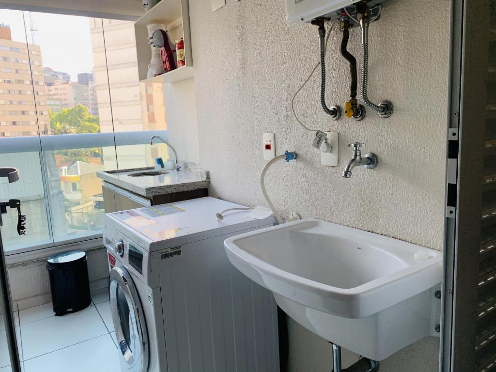  Apartamento a 200 metros da Paulista com AC