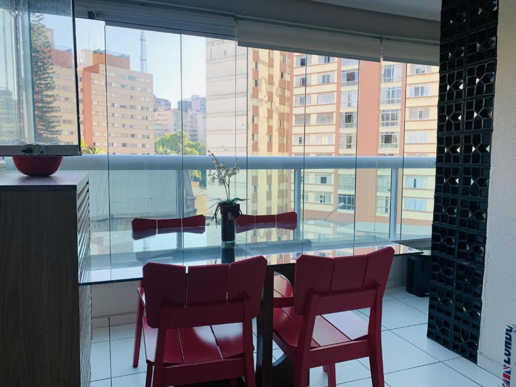  Apartamento a 200 metros da Paulista com AC