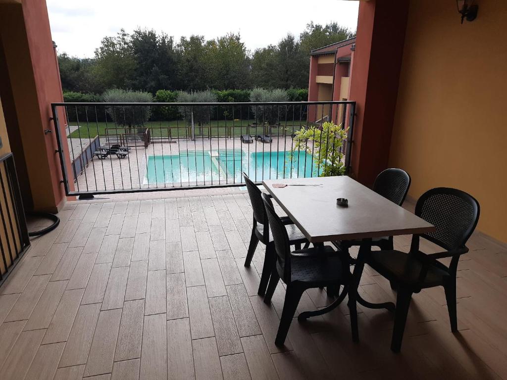 Bazén v ubytování Agriturismo Ai Tre Fienili nebo v jeho okolí