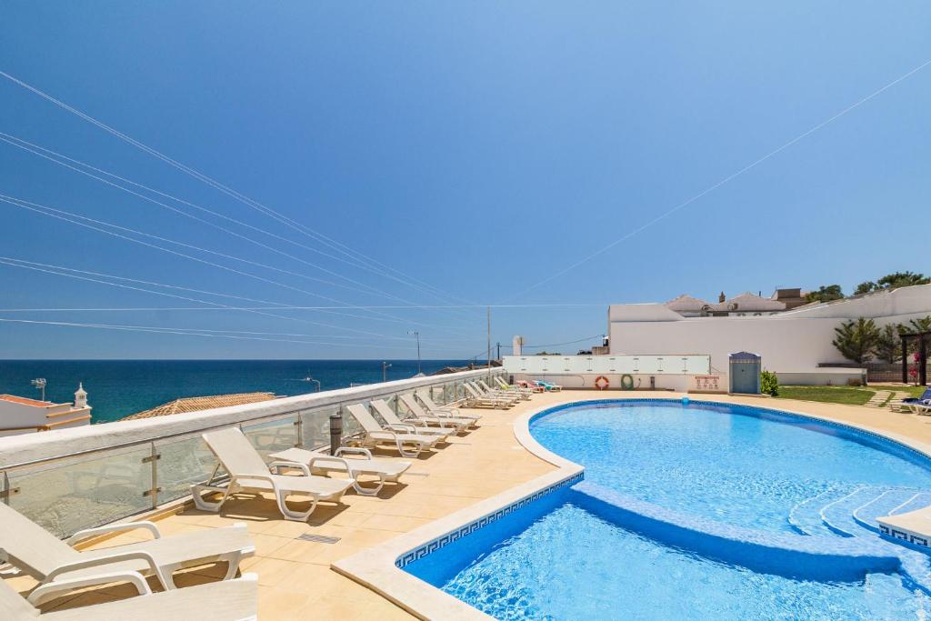 Charming Cliff side apartment with stunning views (Portugalia Carvoeiro