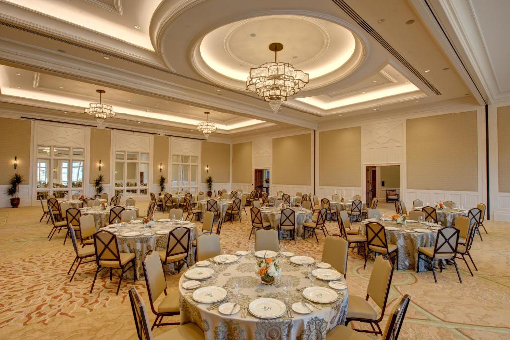 Henderson Beach Resortにあるレストランまたは飲食店