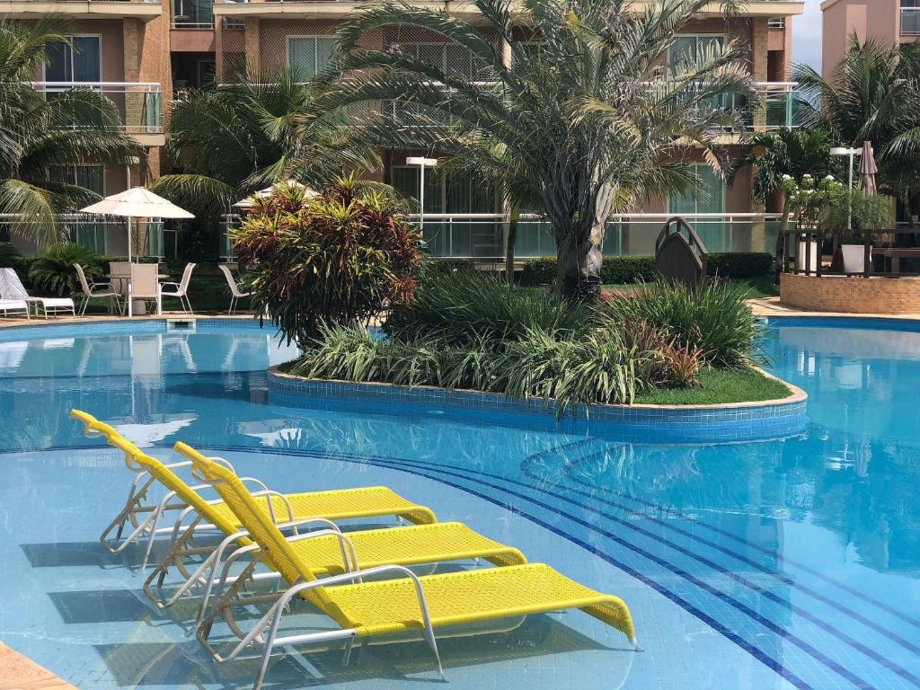 בריכת השחייה שנמצאת ב-Apartamento Palm Beach - 300m Beach Park או באזור