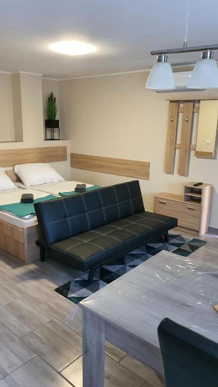 Postel nebo postele na pokoji v ubytování Peter's Apartman Pápa