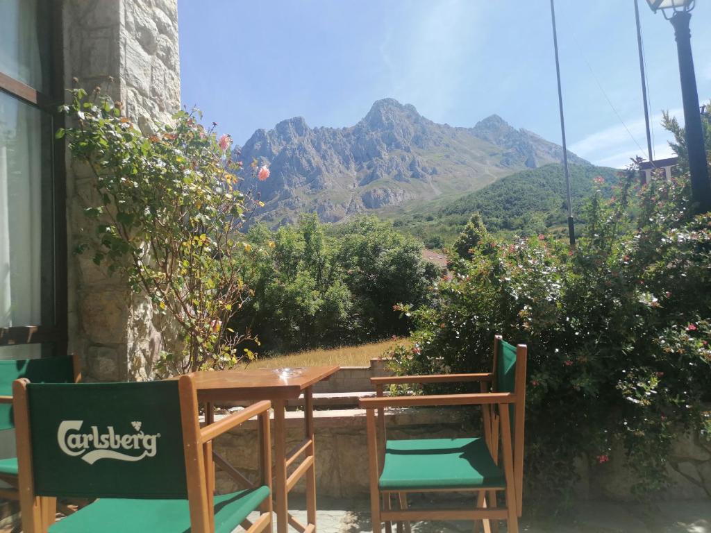 Nespecifikovaný výhled na hory nebo výhled na hory při pohledu z hotelu
