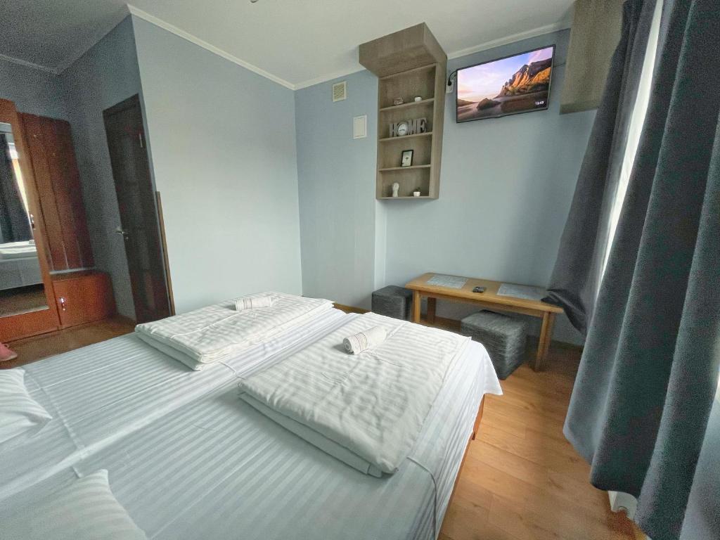 Postel nebo postele na pokoji v ubytování Guest House Lviv