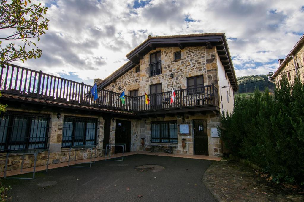Posada y Apartamentos Trebuesto de Guriezo, Trebuesto ...