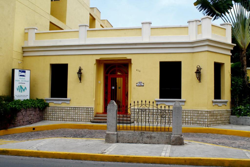 Η πρόσοψη ή η είσοδος του Hotel Mac Arthur