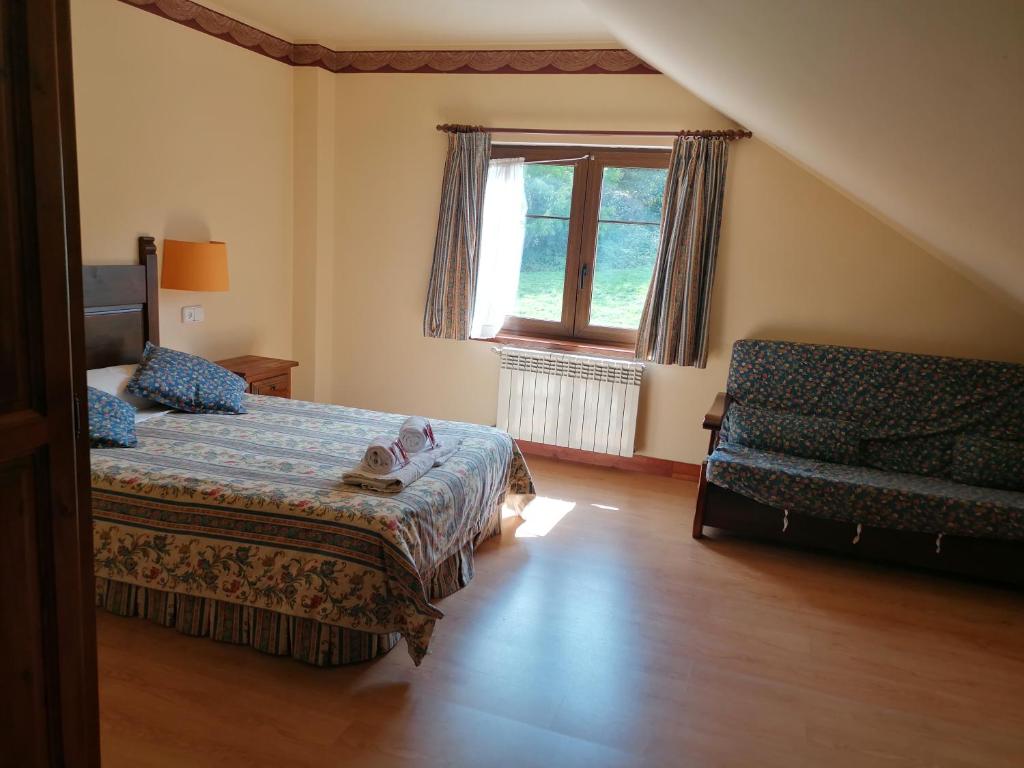 Postel nebo postele na pokoji v ubytování Hotel Cumbres de Valdeón