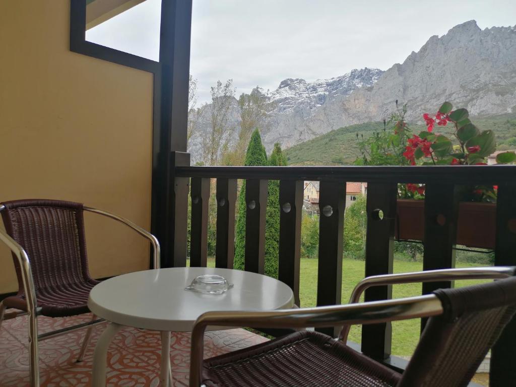 Nespecifikovaný výhled na hory nebo výhled na hory při pohledu z hotelu