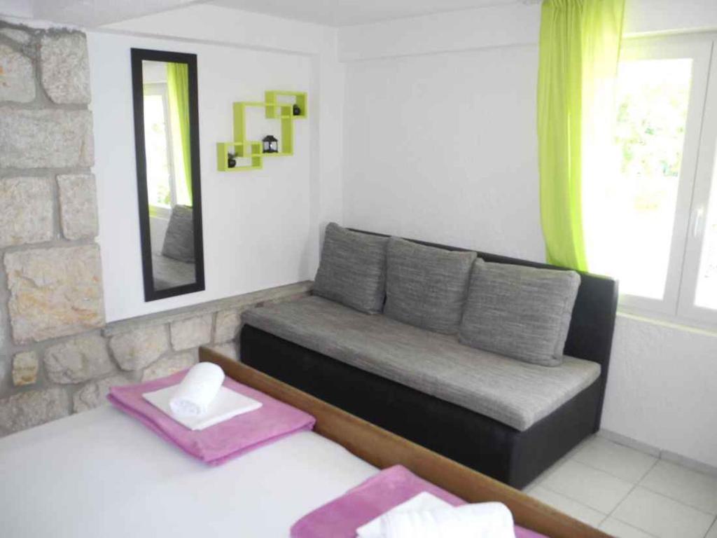 Postel nebo postele na pokoji v ubytování Apartment in Dramalj 5788