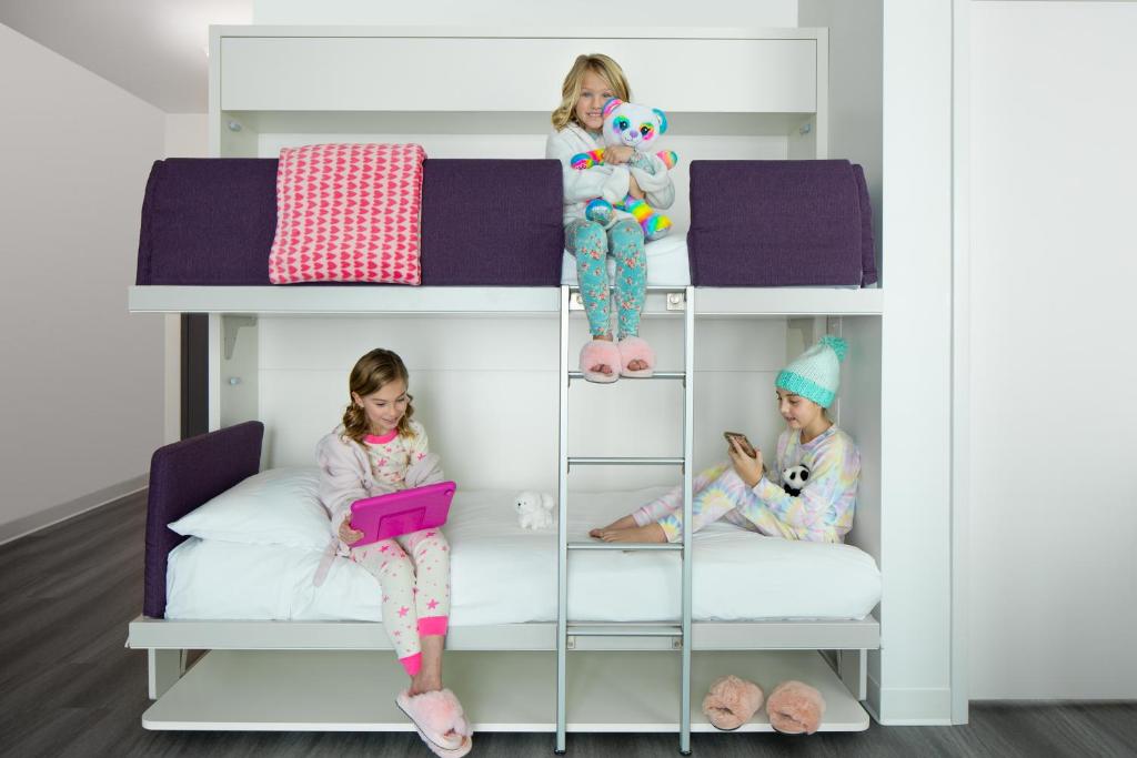 Postel nebo postele na pokoji v ubytování YOTELPAD Park City