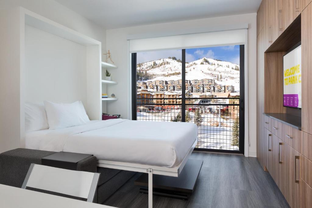 Postel nebo postele na pokoji v ubytování YOTELPAD Park City