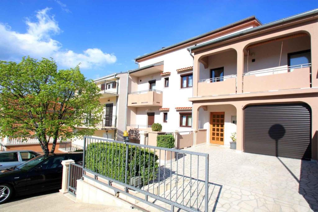 Budova, v ktorej sa apartmán nachádza