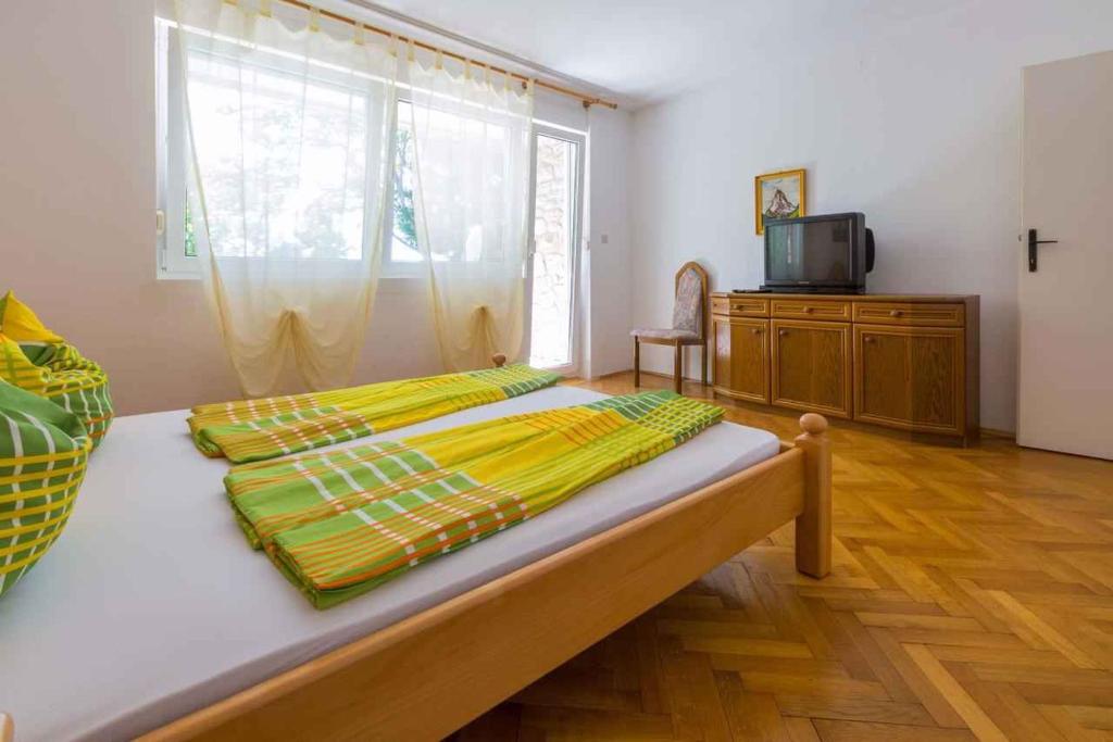 Postel nebo postele na pokoji v ubytování Three-Bedroom Holiday Home in Crikvenica II
