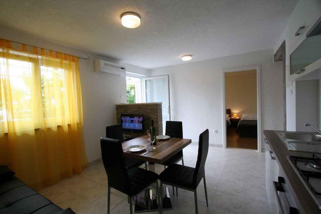 Kuchyň nebo kuchyňský kout v ubytování Apartment in Silo with One-Bedroom 10