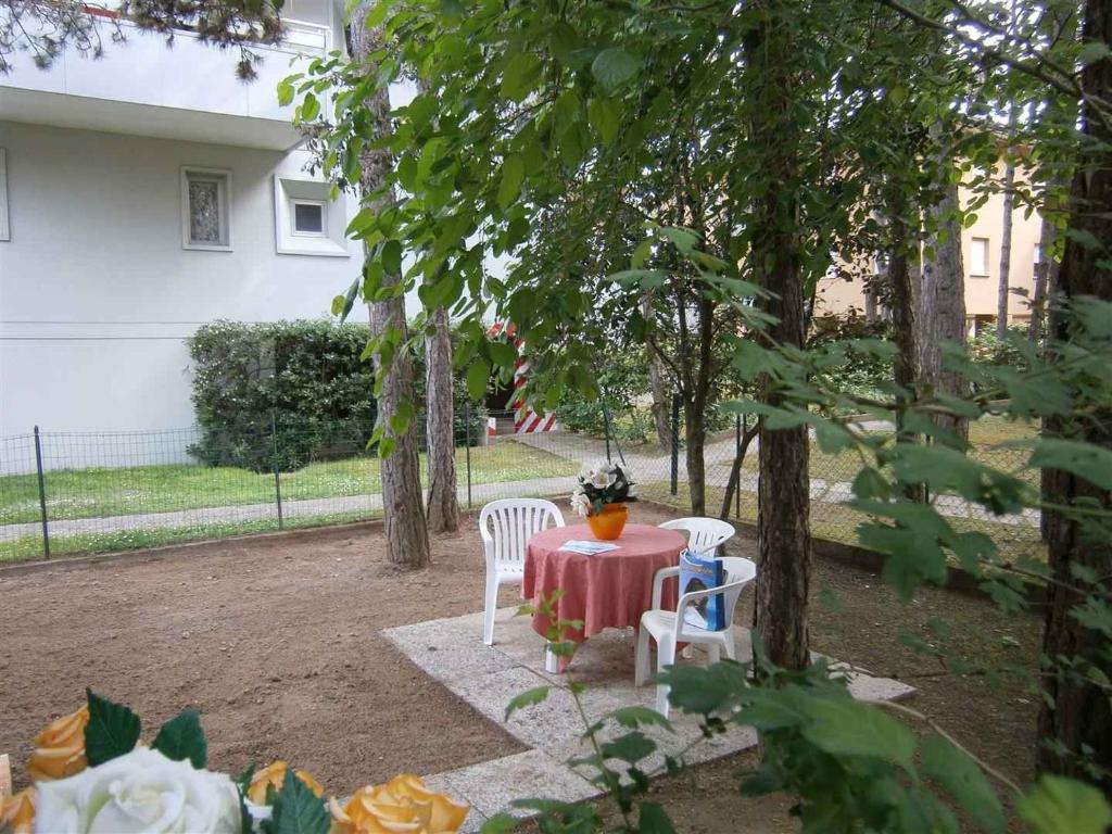 A garden outside Apartment in Bibione 24546