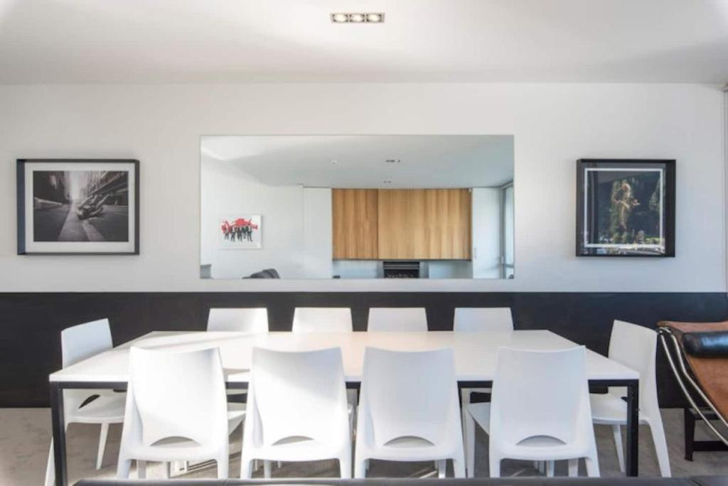 Brilliant Central Location - Resim 13