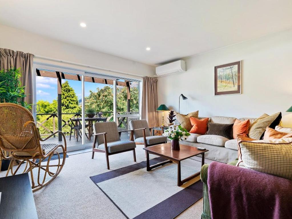 a living room with a couch and a table at Central Location - 2 Bedroom Apartment in Habeke in Queenstown