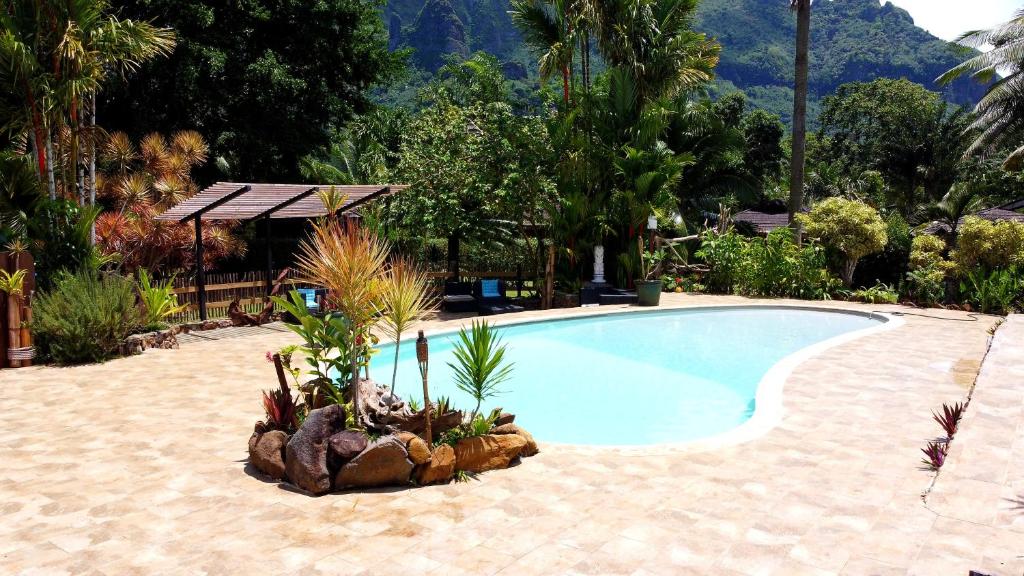 a patio with a pool and a pool table at Village Temanoha in Paopao