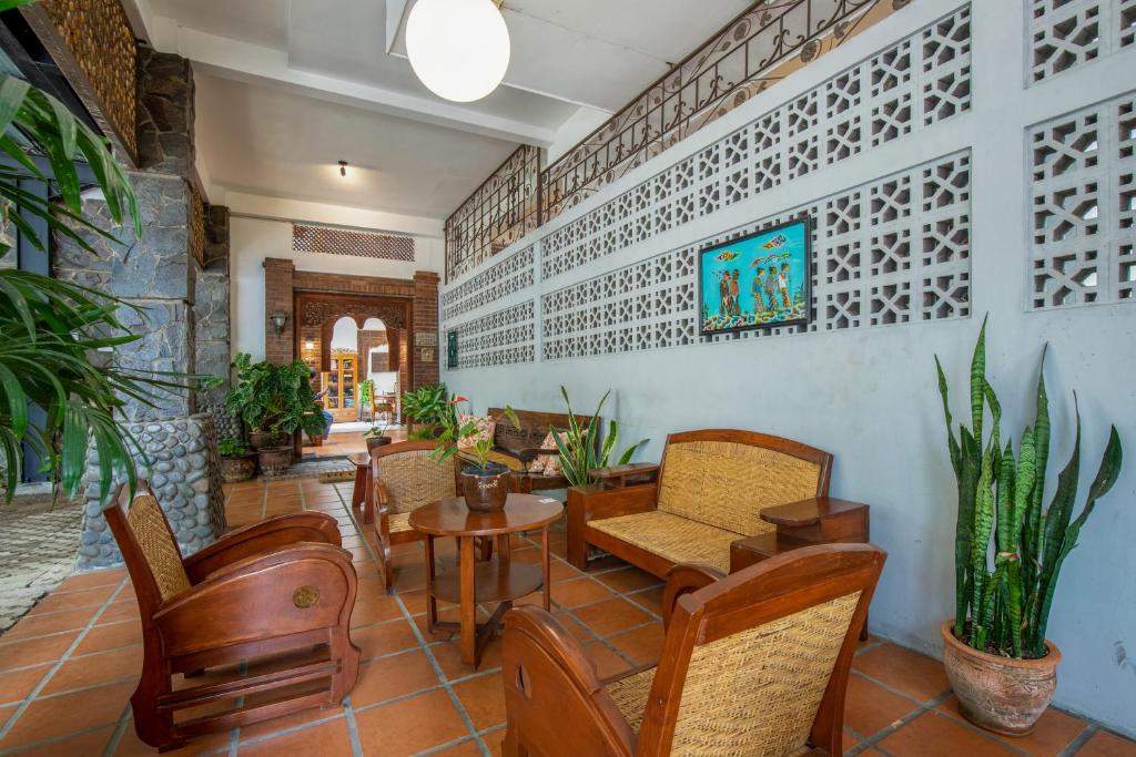 Posezení v ubytování Sekararum Butik Syariah Guesthouse