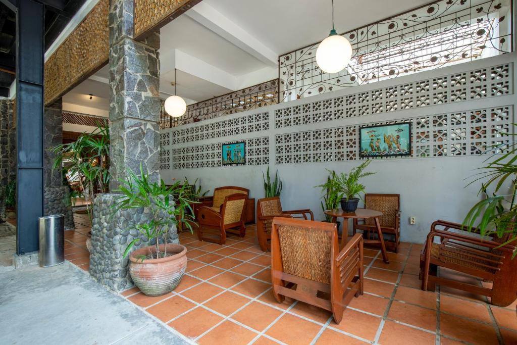 Posezení v ubytování Sekararum Butik Syariah Guesthouse