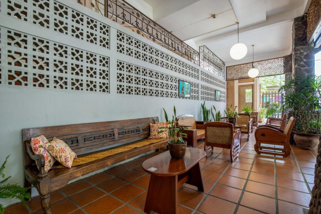 Posezení v ubytování Sekararum Butik Syariah Guesthouse