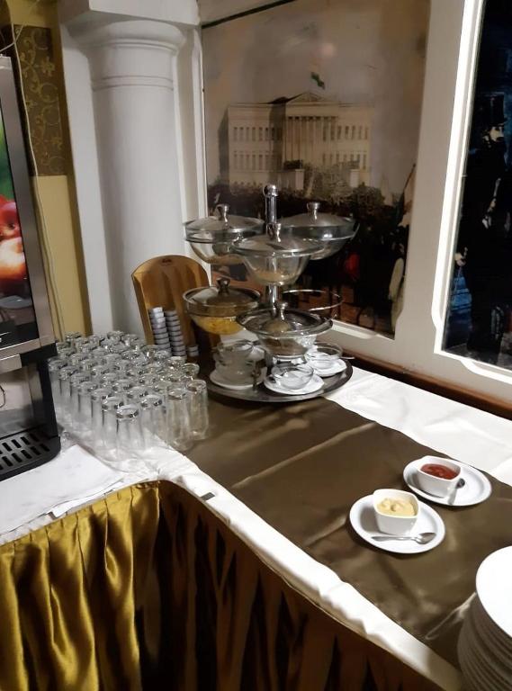 Zestaw do parzenia kawy i herbaty w obiekcie Fiume Hotel