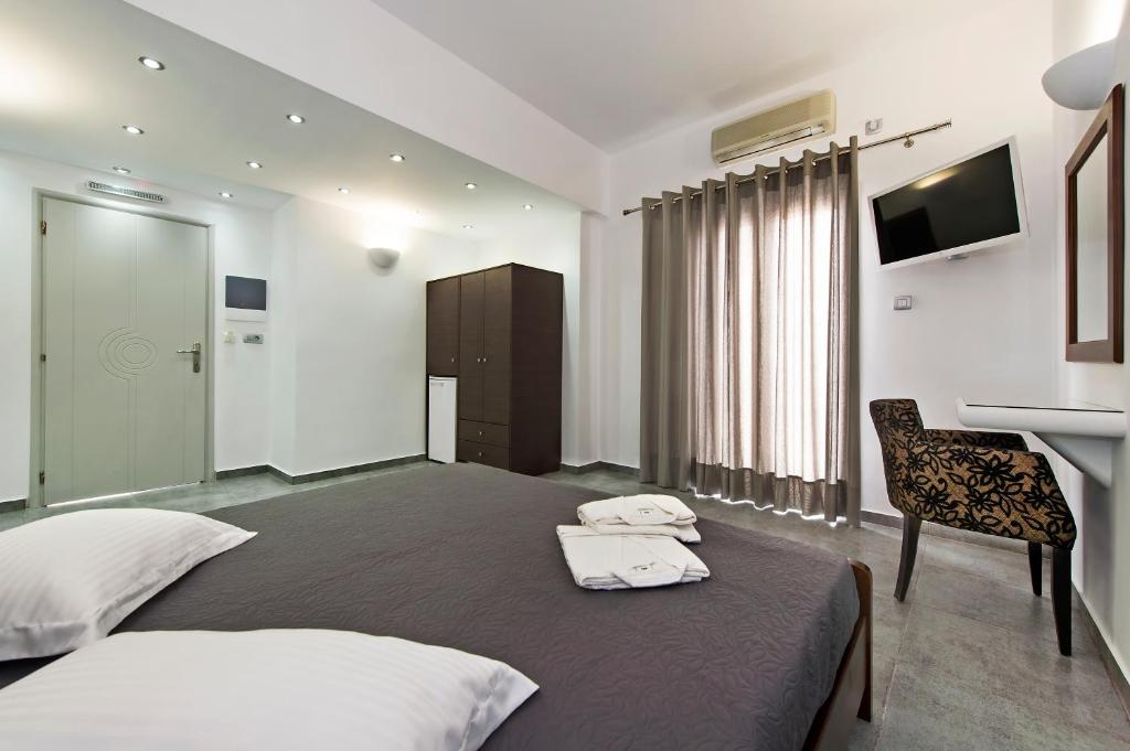 Postel nebo postele na pokoji v ubytování Gianna Suites