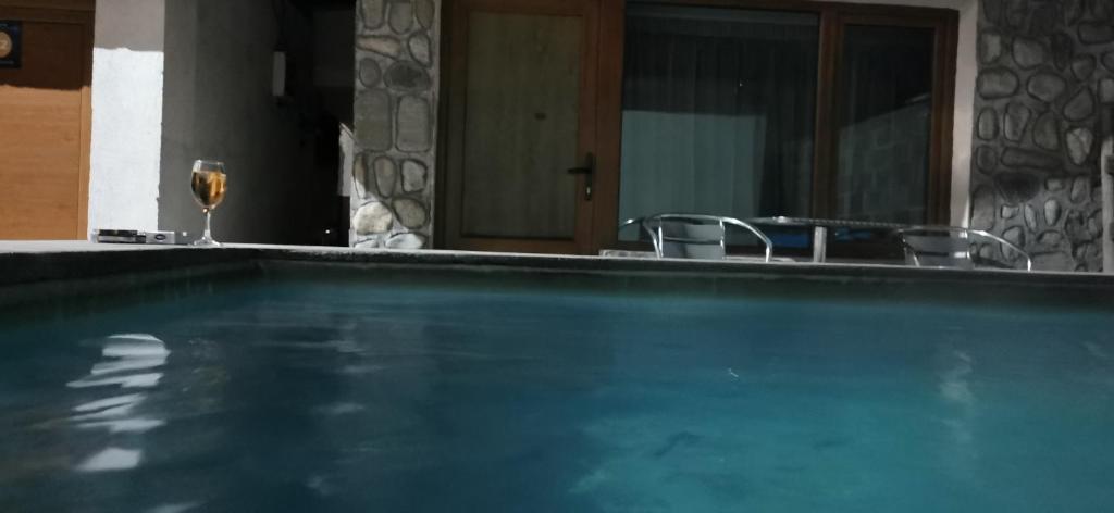 Bazén v ubytování Banya Guest Rooms 23 nebo v jeho okolí