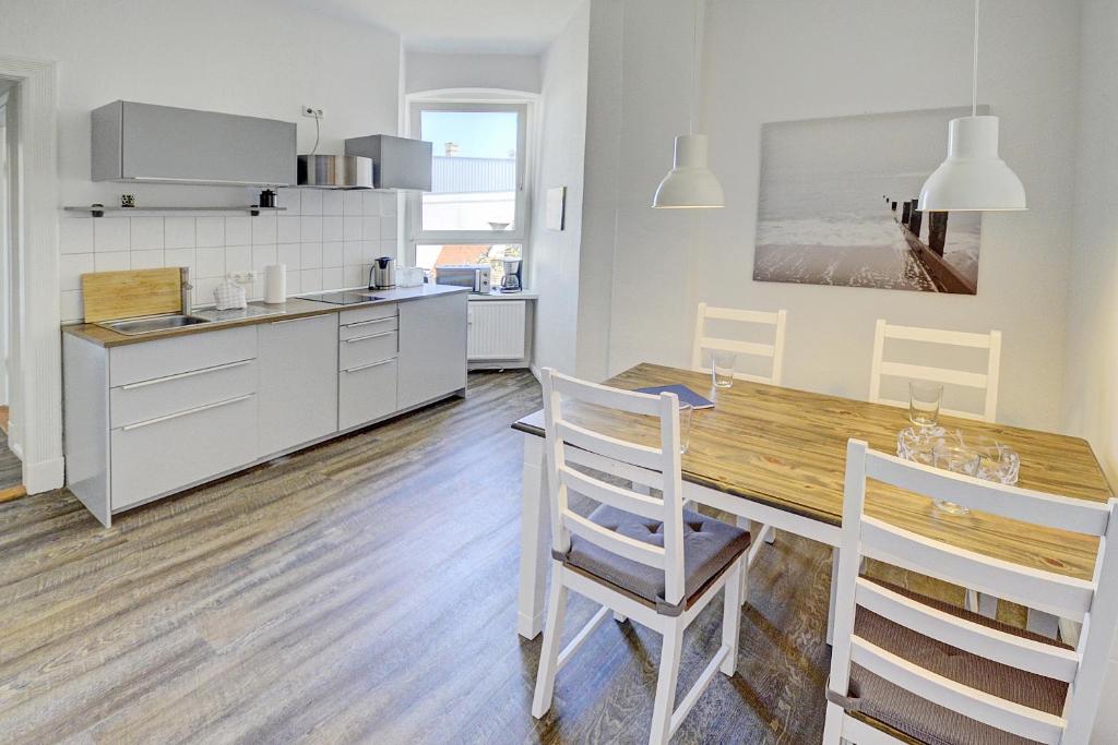 Kuchyň nebo kuchyňský kout v ubytování fewo1846 - An der Galerie - komfortables Apartment im 2 OG mitten im Stadtzentrum