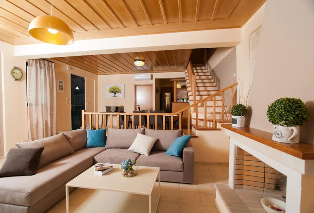 A seating area at Peonia and Ortansia Villas - Few Steps from the beach