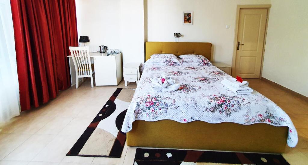 Postel nebo postele na pokoji v ubytování Hotel Florentina