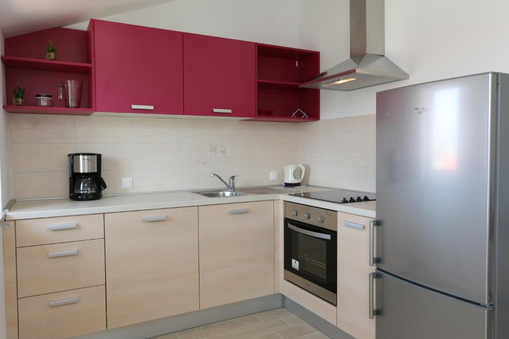 Кухня или мини-кухня в Apartments Sucic Iva i Tea
