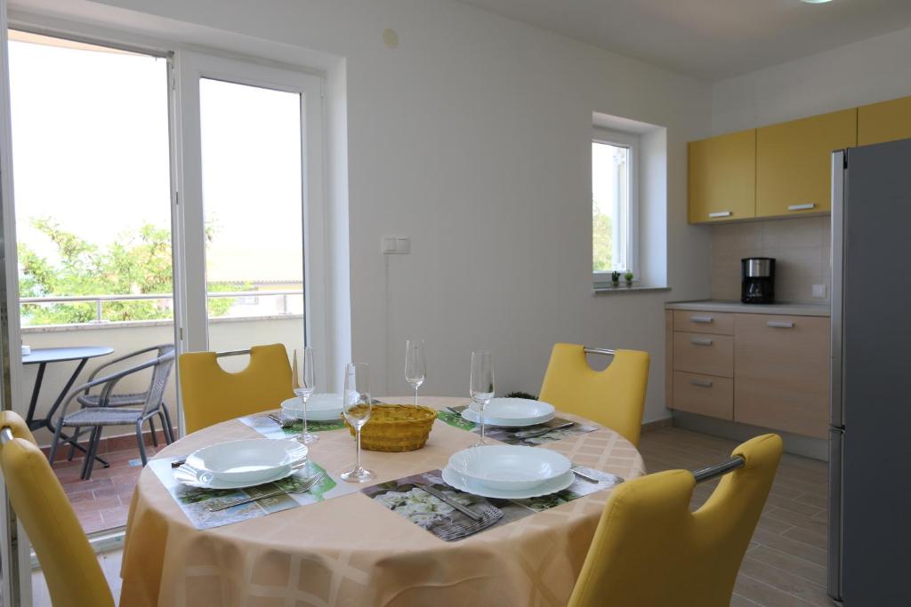 Кухня или мини-кухня в Apartments Sucic Iva i Tea
