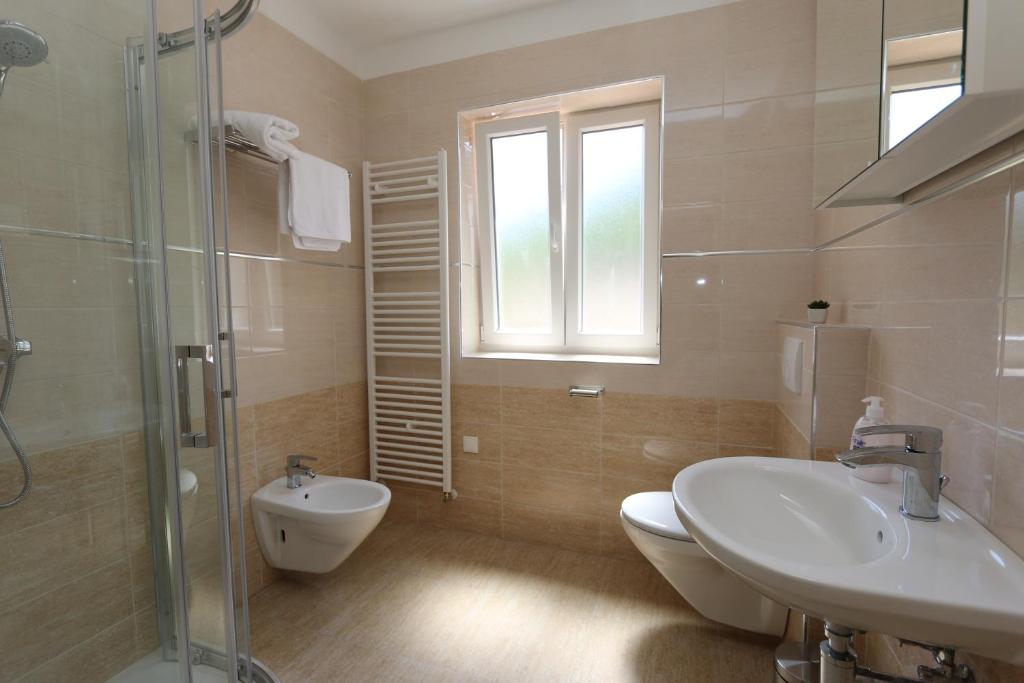 Ванная комната в Apartments Sucic Iva i Tea