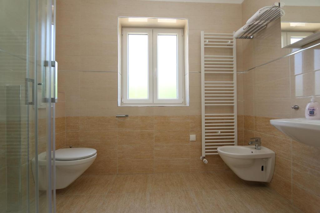 Ванная комната в Apartments Sucic Iva i Tea