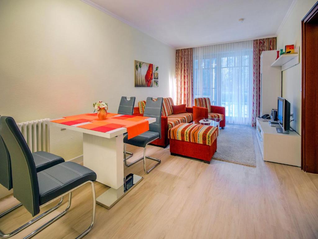 Dünenpark Binz - Komfortplus Ferienwohnung mit 1 Schlafzimmer und Terrasse im Erdgeschoss 042 - Appartement Avec Terrasse
