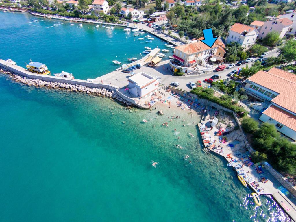 an aerial view of a beach with a resort at Apartment Martin in Šilo