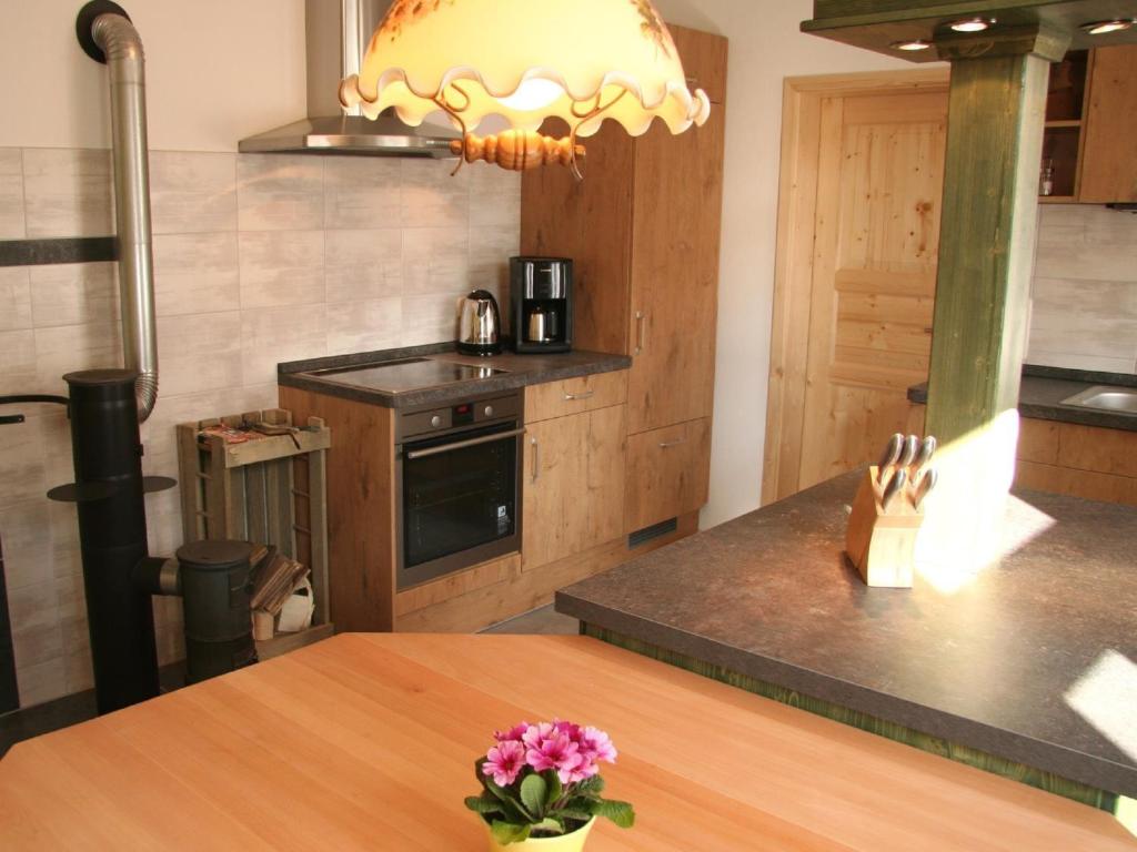 Kuchyň nebo kuchyňský kout v ubytování Ferienwohnung Zum Karzl
